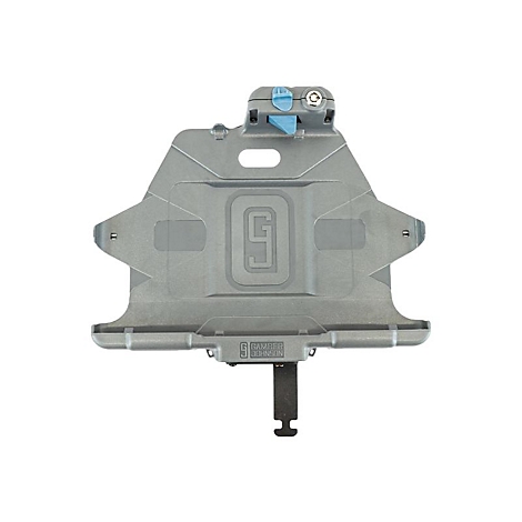 Support gris pour appareil électronique avec logo et l'inscription Gamber Johnson. Il y a un verrou bleu en haut.