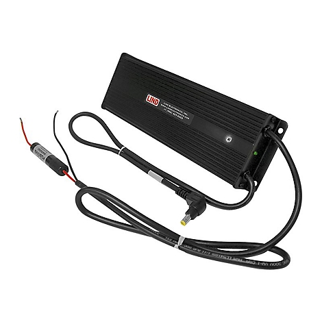 Schwarzes Lind Electronics Netzteil mit Kabel, abgewinkeltem Stecker und Sicherung vor weißem Hintergrund.