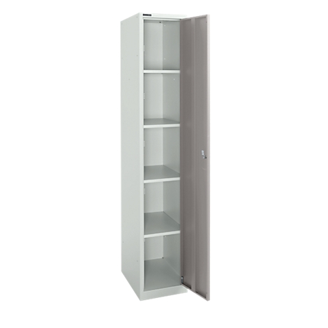 Een witte kast met open deur met vijf planken. De kast staat tegen een witte achtergrond.