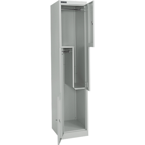 Grijze metalen kast met open deuren, inzicht in het interieur. Twee kledingstangen en een plank zijn zichtbaar.