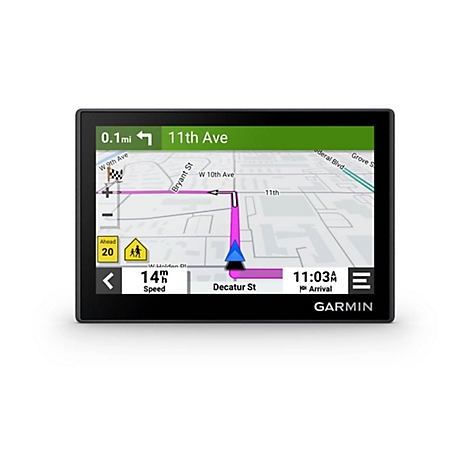 Garmin-Navigationsgerät mit aktiver Routenführung. Die Karte zeigt die Route und Richtungsangaben. Geschwindigkeit, Entfernung und voraussichtliche Ankunftszeit werden angezeigt.