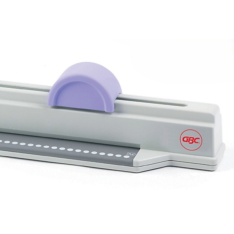 Reliure GBC grise et professionnelle avec arc violet, logo rouge sur fond blanc.