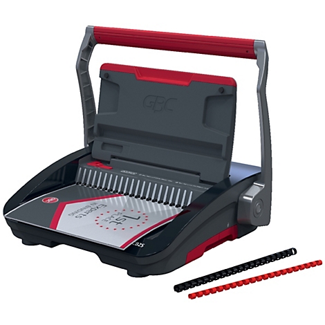 Machine à relier GBC noire et rouge avec une brochure. Deux reliures en spirale sont posées à côté de la machine.
