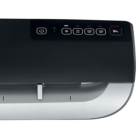 Detailaufnahme einer schwarzen Vakuummaschine mit Bedienfeld und Knöpfen.