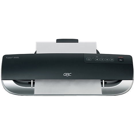 Schwarzes Laminiergerät mit weißem Papier, Marke GBC, Beschriftung Fusion 3000L.