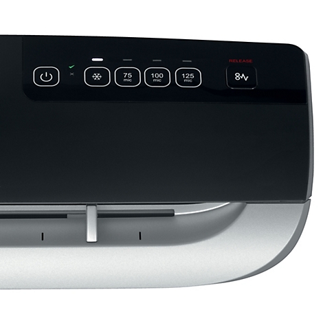 Detailaufnahme einer schwarzen Geräteecke mit Bedienelementen und Leiste. Knöpfe zeigen Symbole und Beschriftungen.