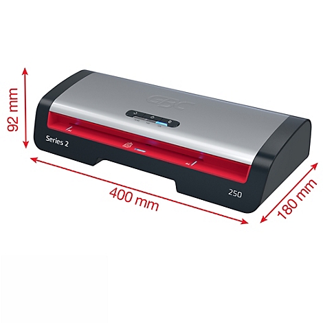 Grijs-zwarte lamineermachine met rode accenten. Afmetingen in mm aangegeven. Logo's: GS, TÜV Süd.