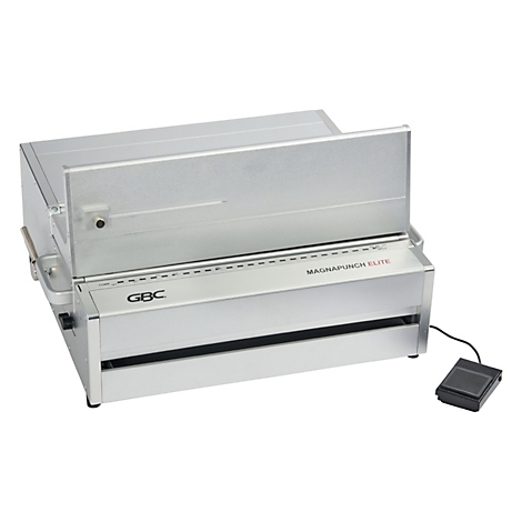 Machine de perforation et de reliure GBC MagnaPunch Elite argentée. Avec pédale et inscription 'MAGNAPUNCH ELITE'.