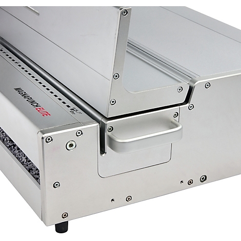 Gros plan d'une poinçonneuse en métal. "MAGNAPUNCH ELITE" est sur la surface et une poignée. Vis et détails.