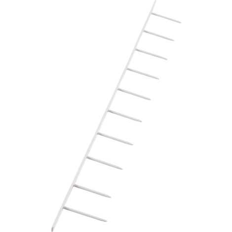 Élément de décoration de gâteau blanc en forme d'échelle avec des barres horizontales.