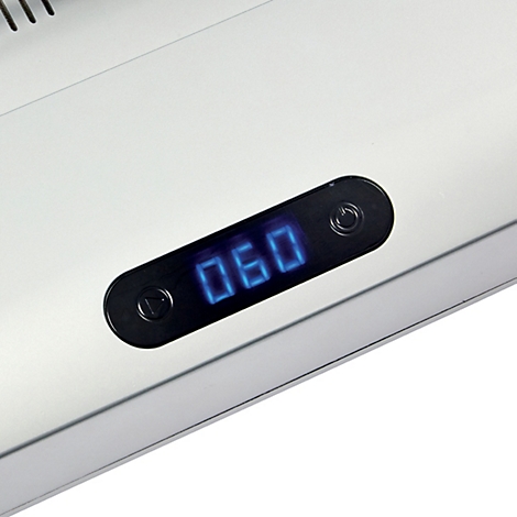 Close-up van een zwart bedieningspaneel met de weergave "060" in blauw.