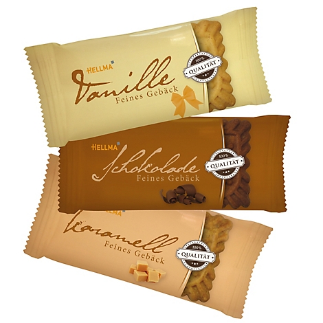 Drei Hellma Gebäckriegel in den Sorten Vanille, Schokolade und Karamell vor weißem Hintergrund.