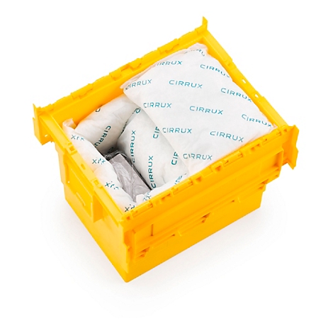 Gelbe Transportbox mit weißen Verpackungen, auf denen „CIRRUX“ steht.