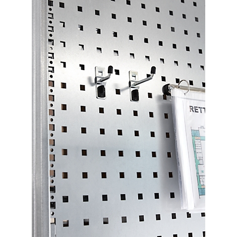 Metalen pegboard met haken en een document.