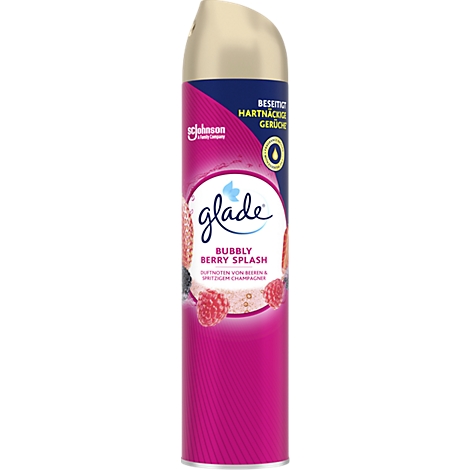 Een roze Glade Bubbly Berry Splash spuitbus met opschrift.
