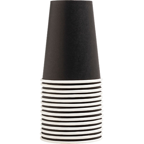 Une pile de gobelets en papier noirs avec des bords blancs. Les gobelets sont coniques et empilés.