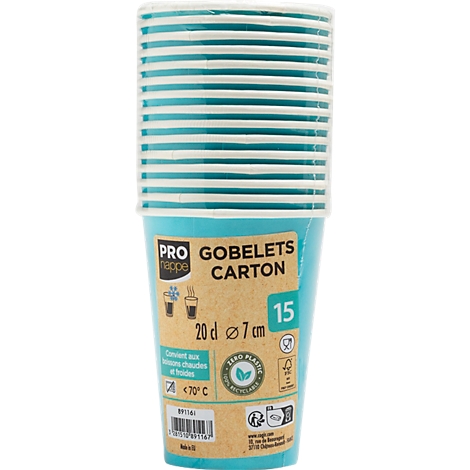Une pile de gobelets en papier turquoise avec des rayures blanches horizontales. Texte imprimé et logos sur le devant.