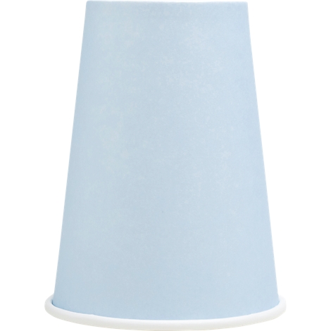 Gobelet en papier bleu clair, bord blanc.