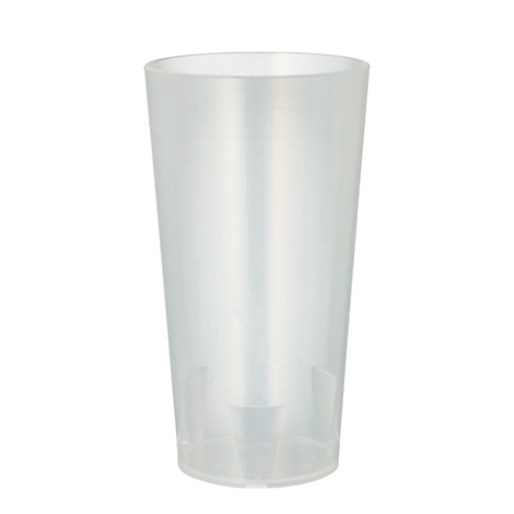Un verre à boire transparent, de forme légèrement conique.