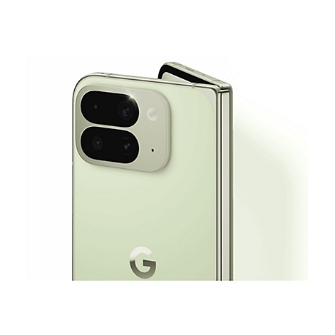 Hellgrünes Smartphone mit Doppelkamera und silbernem Rahmen. Rückseite mit Google-Logo. Auf hellem Hintergrund.