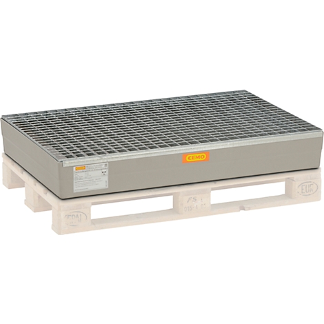 A gray steel tray with grating, placed on a light wooden pallet. The product has a yellow logo.