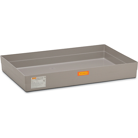 Rectangular gray plastic tray. On the side there is an orange sticker with lettering. Next to it a label.