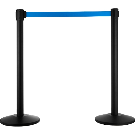 Schwarze Absperrständer mit blauem Gurt, freigestellt vor weißem Hintergrund.