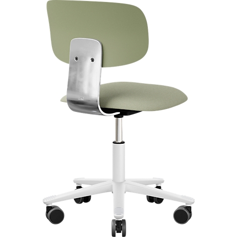 Chaise de bureau avec assise et dossier verts. Base blanche avec roulettes, cadre argenté.