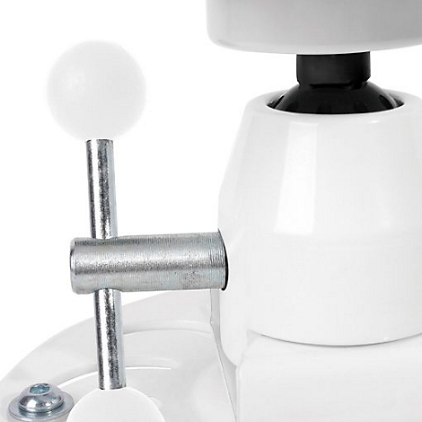 Nahaufnahme eines weißen mechanischen Elements, mit Metallstangen, einem Knopf und einer Schraube.