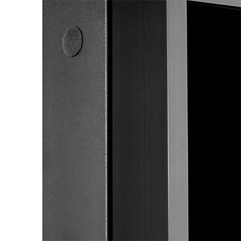 Detailaufnahme einer schwarzen, strukturierten Oberfläche mit einem kleinen, runden Knopf.