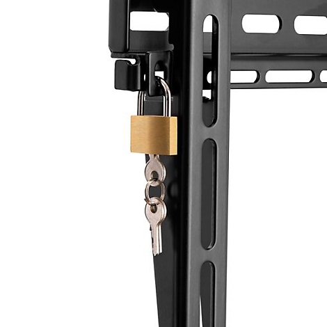 Un cadenas avec des clés attachées à un support en métal noir. Le fond est blanc.