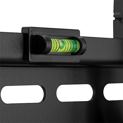 Nahaufnahme einer Wasserwaage an einer schwarzen Metallhalterung. Die Libelle ist mit grüner Flüssigkeit gefüllt.