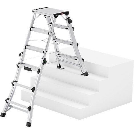 Un escabeau argenté est posé sur un escalier blanc.