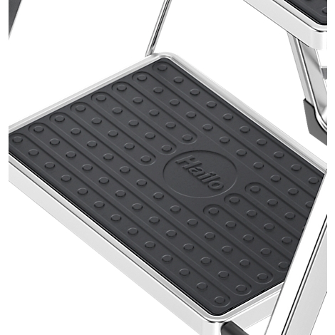 Dark tread of a ladder with the inscription "Hailo".