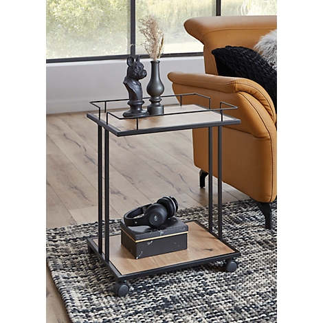 Detailansicht eines Holztabletts mit schwarzem Metallrahmen und Stange.