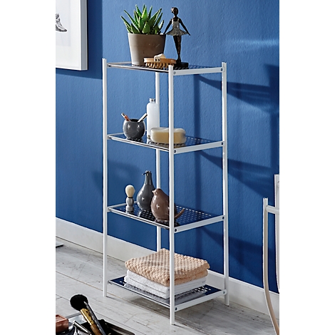 Witte badkamerplank met vier planken. Decoratie: planten, vazen, handdoeken. Blauwe achtergrond.