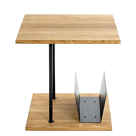 Kleine bijzettafel met vierkant houten blad, zwarte metalen poten en tijdschrifthouder.