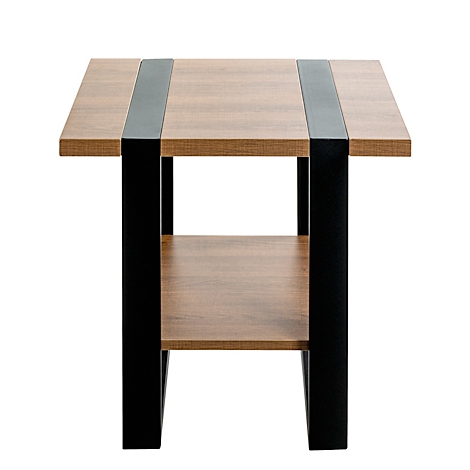 Gros plan d'un bord de table : aspect bois, bande métallique noire au milieu, pied de table noir.