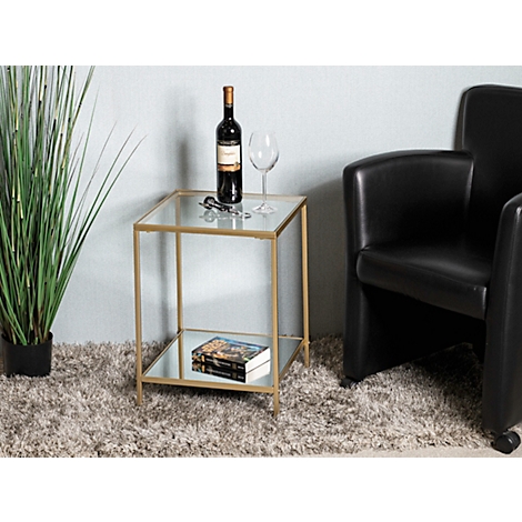 Table d'appoint avec plateau en verre et cadre doré, sur laquelle se trouvent une bouteille de vin, un verre à vin et un livre.