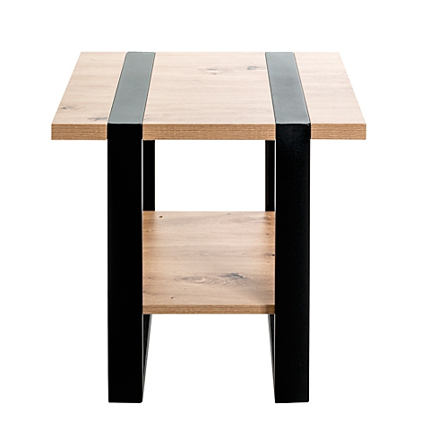 Table d'appoint carrée en bois clair avec pieds et bandes en métal noir.