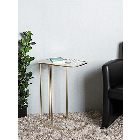 Table d'appoint avec un cadre en métal doré et un plateau en verre. Forme rectangulaire avec des coins arrondis.