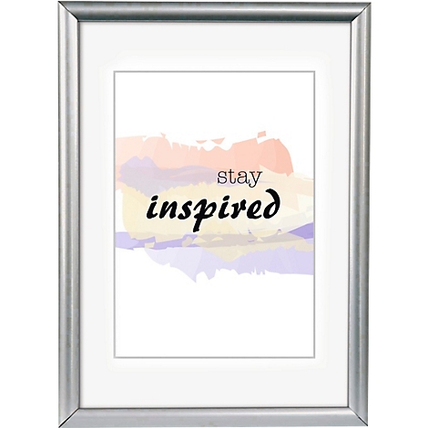 Gerahmtes Bild mit "Stay inspired" Schriftzug auf Aquarellhintergrund.