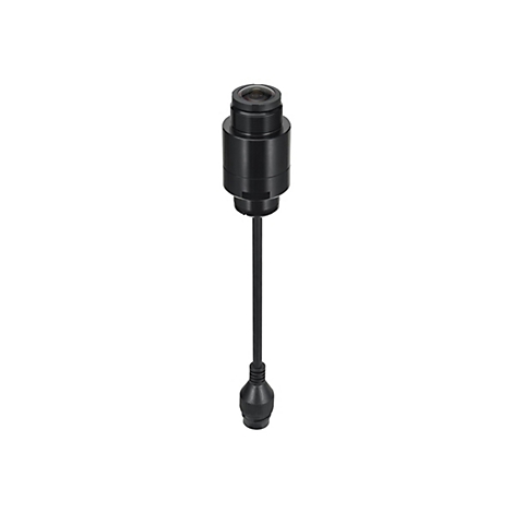 Schwarz lackierte Kamera mit Kabel, detailreich vor weißem Hintergrund.