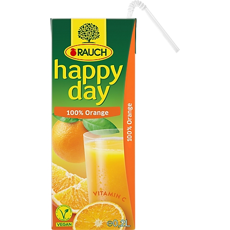 Rauch Happy Day Orangensaft-Packung mit Trinkhalm vor weißem Hintergrund.