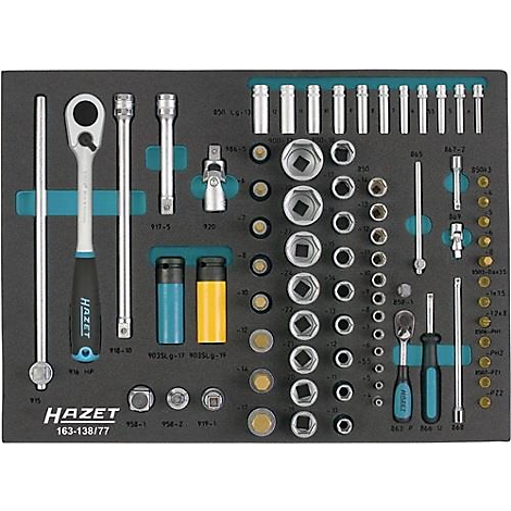 Hazet gereedschapsset in een zwarte doos. Bevat ratel, verlengstukken, doppen en ander gereedschap.