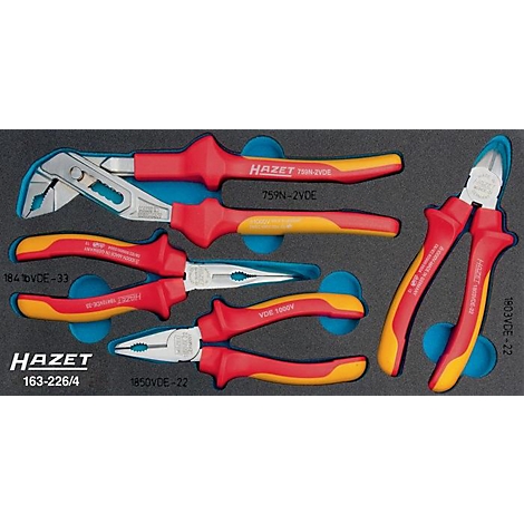 Gereedschapskist met diverse tangen. Rode en gele handvatten, waaronder HAZET en productnummers.