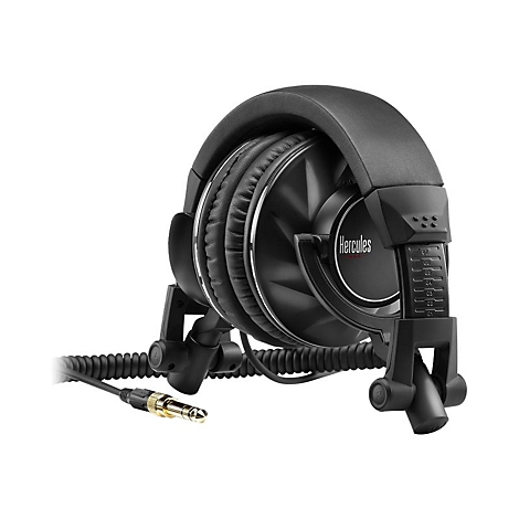 Schwarze Hercules DJ-Kopfhörer mit Spiralkabel und Klinkenstecker vor weißem Hintergrund.
