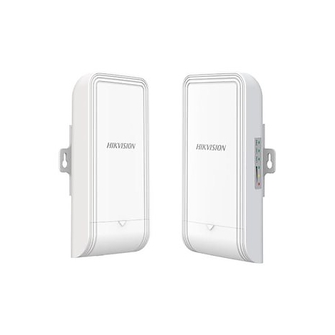 Zwei weiße Hikvision WLAN-Brücken im Hochformat vor weißem Hintergrund.