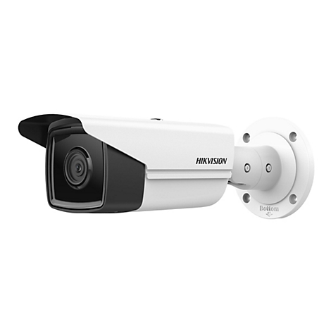 Weiße Hikvision Überwachungskamera im Bullet-Design mit Wandhalterung auf weißem Hintergrund.