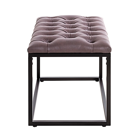 Gepolsterter Hocker mit braunem Lederbezug und schwarzem Metallrahmen.